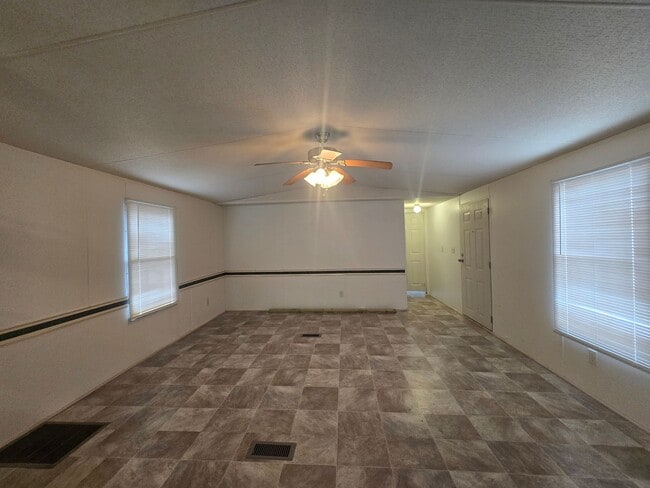 Building Photo - 2/2 Half Acre Mobile Home in Keystone Heights