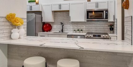 Building Photo - 2627 Douglas Ave