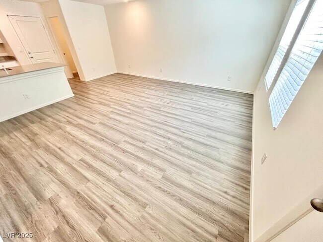 Foto del edificio - 9916 Bumblebee Hls St