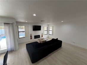 Building Photo - 3004 Ocean View Dr