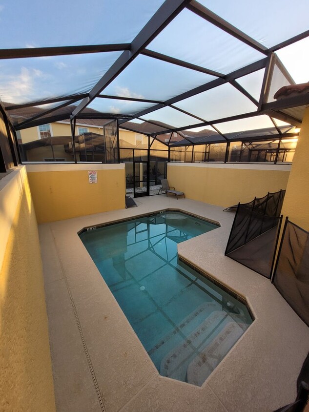 Foto principal - Fully Furnished 4 bed 3 bath with Pool in ...