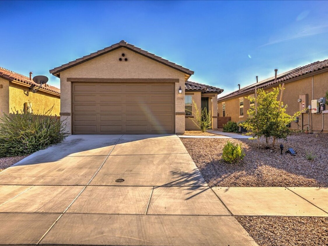 Foto principal - 4 Bedroom, 2 Bath
