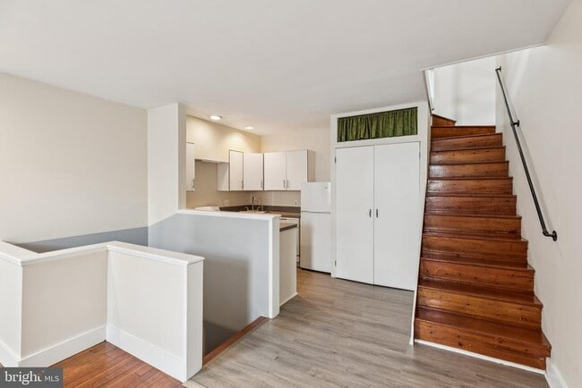 Building Photo - 918 E Passyunk Ave