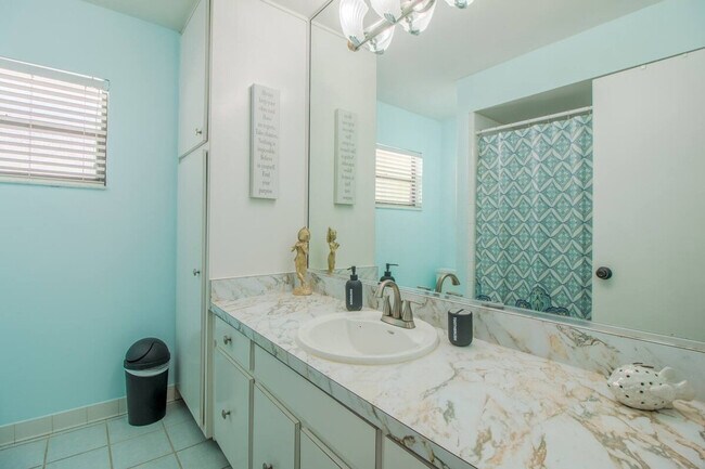 Foto del edificio - 4500 Elaine Pl
