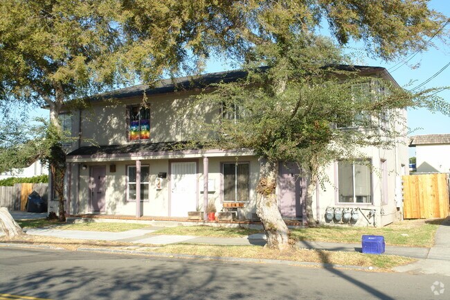 Foto del edificio - 909-915 Dwight Way