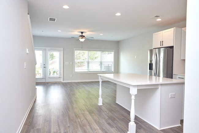 Foto del edificio - 2890 Regal Park Dr NW