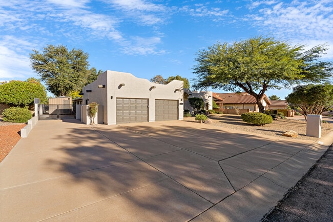 Building Photo - 2882 S Palmer Dr