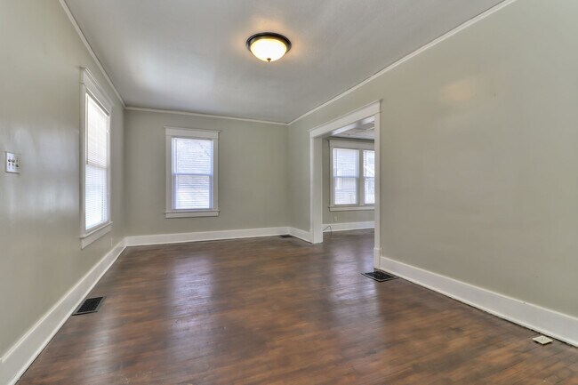 Foto del edificio - 308 W John St