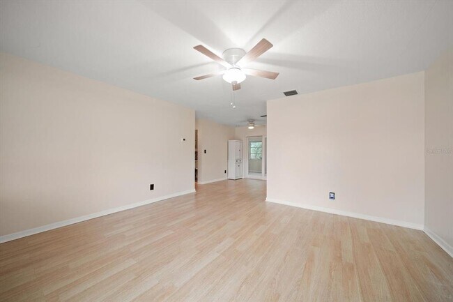 Foto del edificio - 3196 70th Ln N