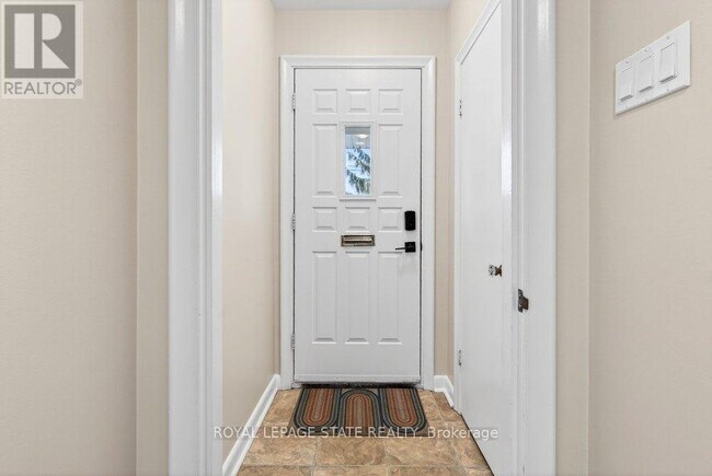 Photo du bâtiment - 42 Evergreen Ave