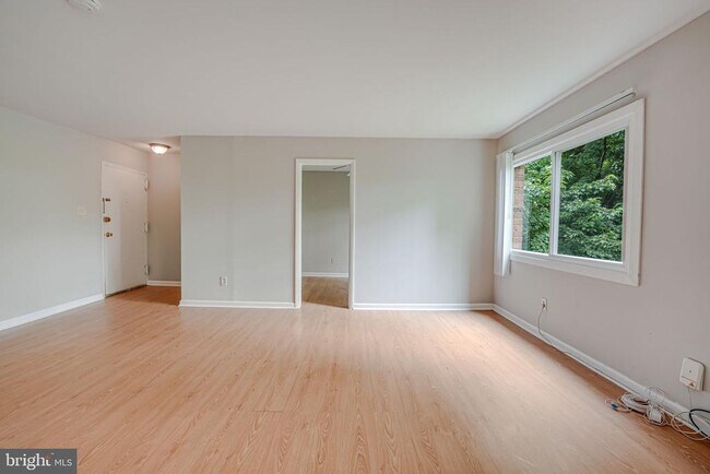 Building Photo - 8002 Le Havre Pl