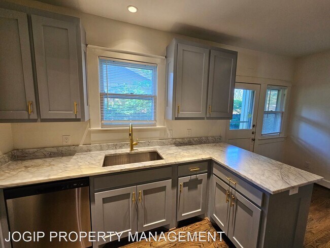 Foto del edificio - 3 br, 2 bath House - 732 N . Windomere Ave.