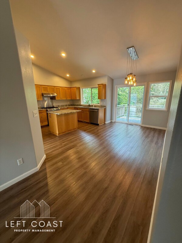 Foto del edificio - 6106 NE Oar Dr