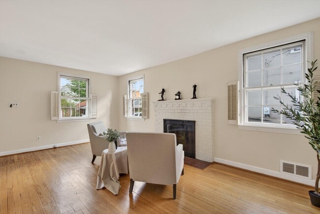 Building Photo - 624 22nd St S