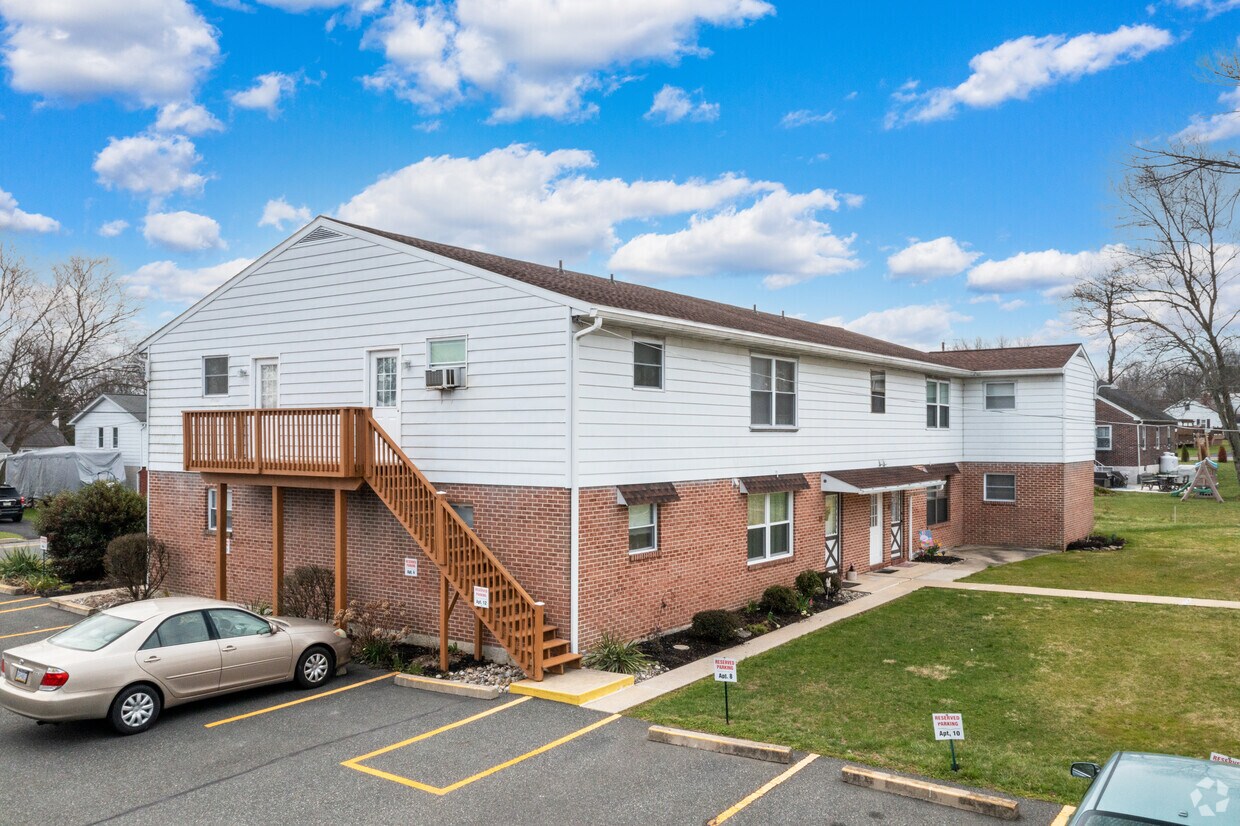 Primary Photo - 276 Landis Ln