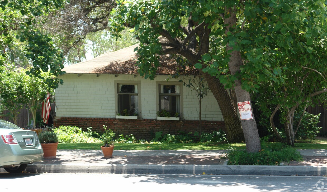 Foto del edificio - 88-96 E Sierra Madre Blvd