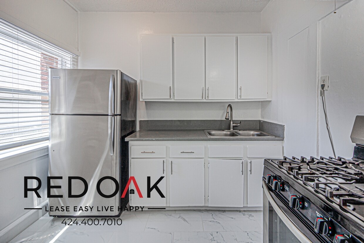 Primary Photo - 915 Grattan St