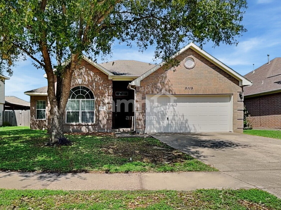 Foto principal - 5119 Westwood Pines Dr