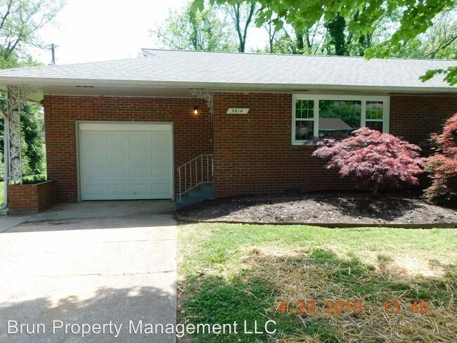 Building Photo - 3814 Woodlake Dr