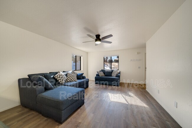 Building Photo - 55 S Pinegrove Rd