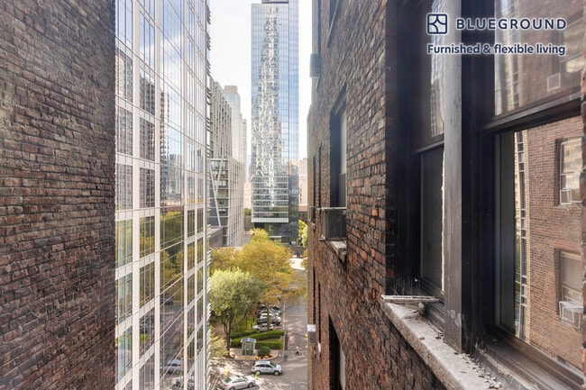 Building Photo - 210 W 70th St