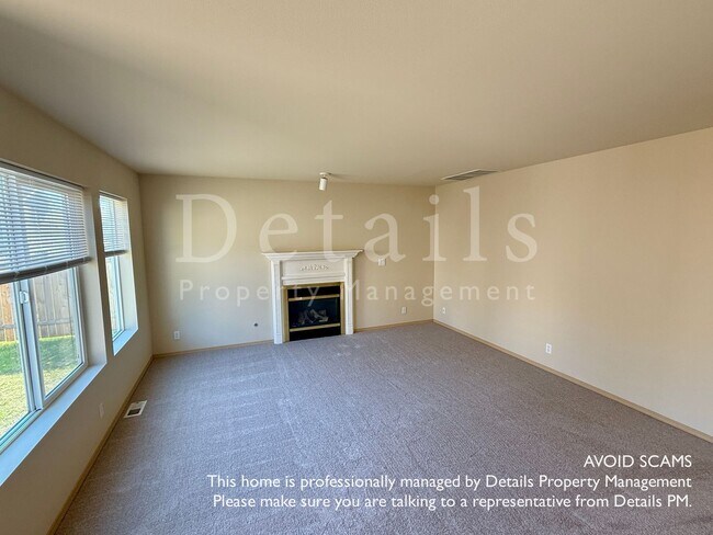 Foto del edificio - Large 3+ Bedroom Home in Port Orchard w/New Carpet & Paint