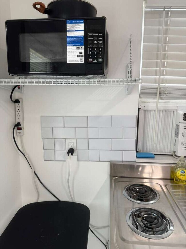 Foto del edificio - 6242 SW 24th St