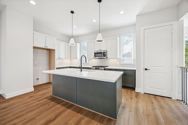 Building Photo - 520 Janisch Rd