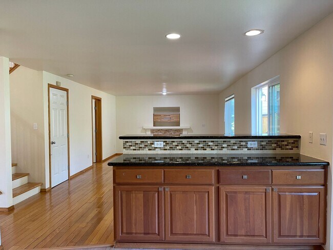 Foto del edificio - CLICK "REQUEST A TOUR" NOW!