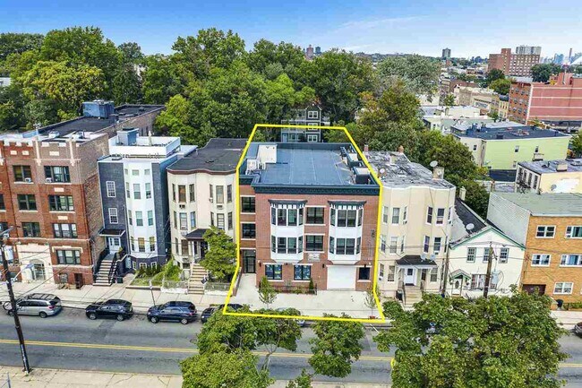 Building Photo - 80 Manhattan Ave