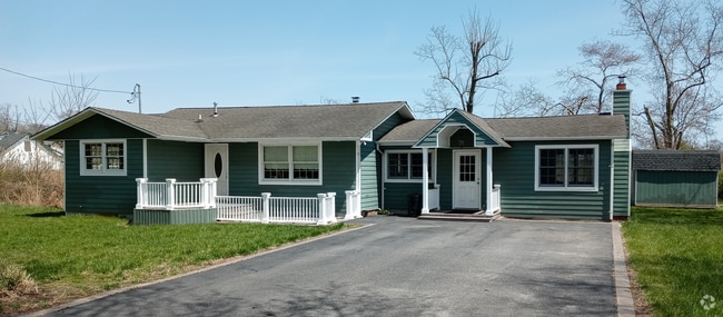 Building Photo - 45 Longfellow Dr