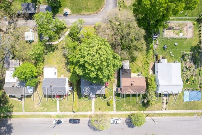 Foto del edificio - 817 Cheatwood Ave