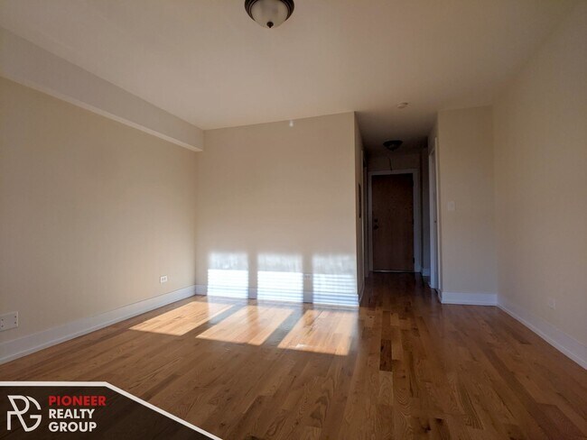 Foto del edificio - 563 W Arlington Pl