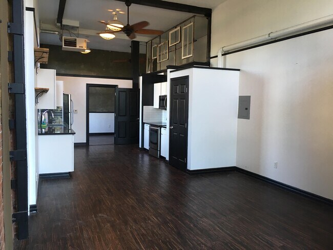 Building Photo - 1011 N Killingsworth St