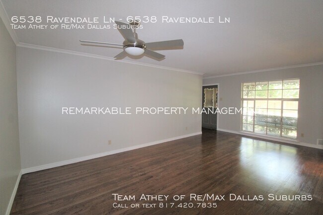 Building Photo - Cute duplex in great location!