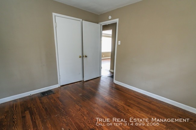 Building Photo - 531 Ames Pl