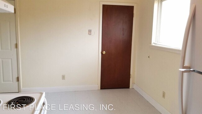 Building Photo - 3 br, 1 bath House - 1128 Comer Dr.