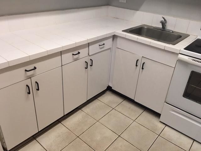 Building Photo - 100 SW 7 Street 1-2 Hallandale Beach FL 33009