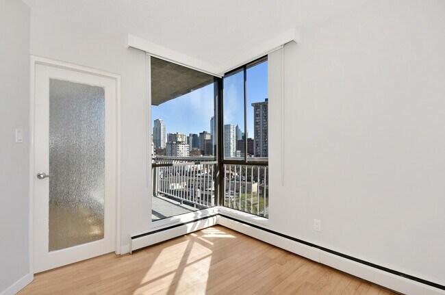 Building Photo - Hendry House