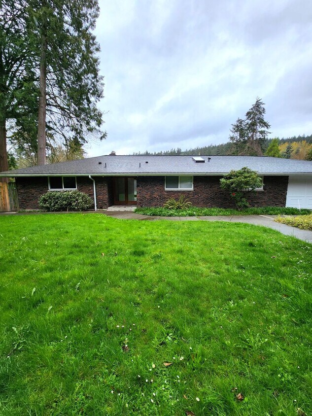 Primary Photo - Charming duplex unit near Lynwood Center w...