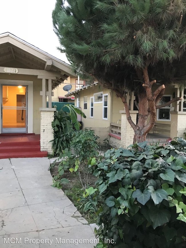 Building Photo - 1056 N NORMANDIE Ave