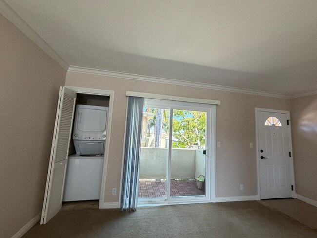 Building Photo - 4437 Mentone St