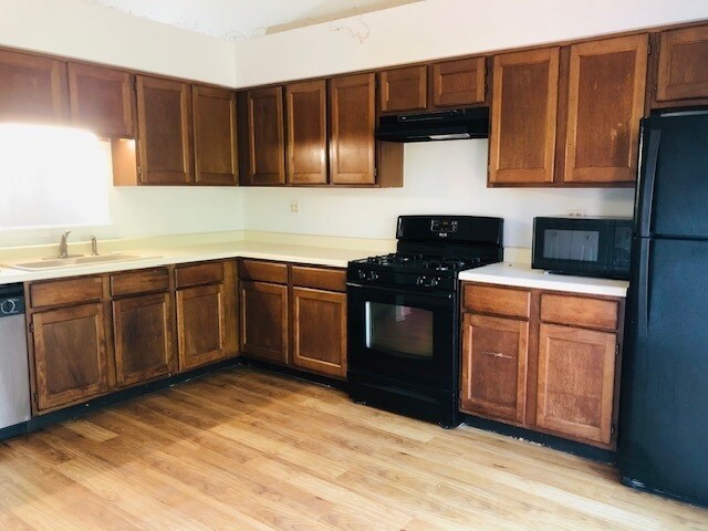 Building Photo - 41 Bedford Rd