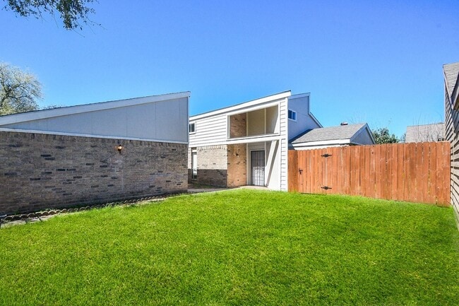 Building Photo - 11330 Bandlon Dr