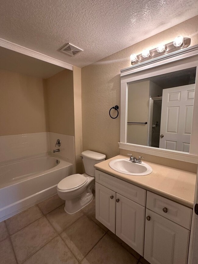 Building Photo - Palm Estates 3/2 with Garage