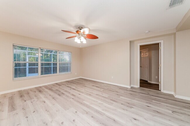 Building Photo - 406 Chimney Rock Dr