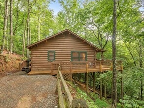 Building Photo - 9 Briar Creek Rd