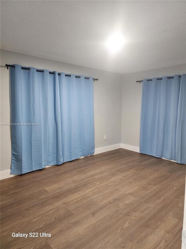 Foto del edificio - 1371 NE 144th St