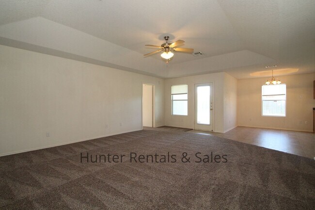 Building Photo - 3400 Lakecrest Dr