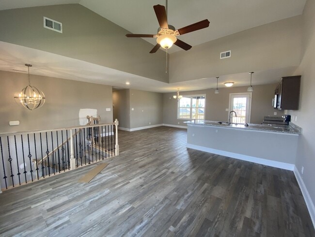 Building Photo - Beautiful 4 Bedroom with Bonus Room Home A...